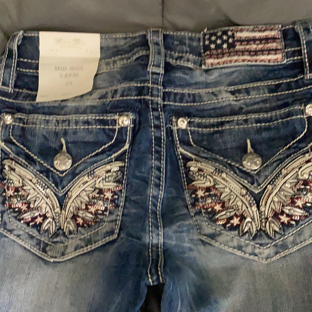 Miss Me mid-rise Americana capris - Picture 3 of 6